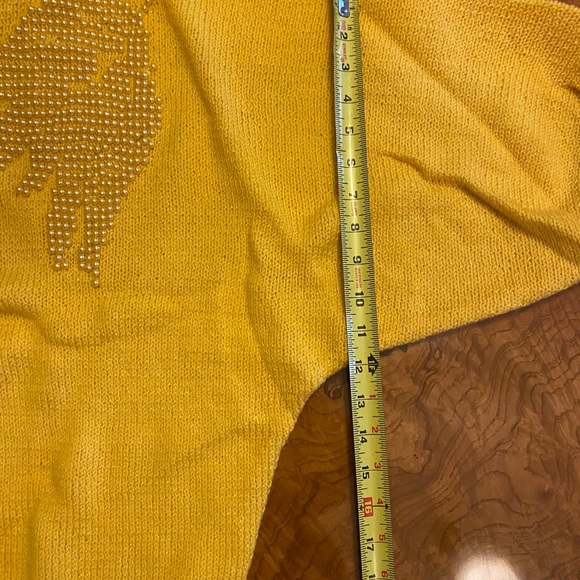 Vintage Handmade knitted Pearl tulip flower design sweater - Picture 5 of 7